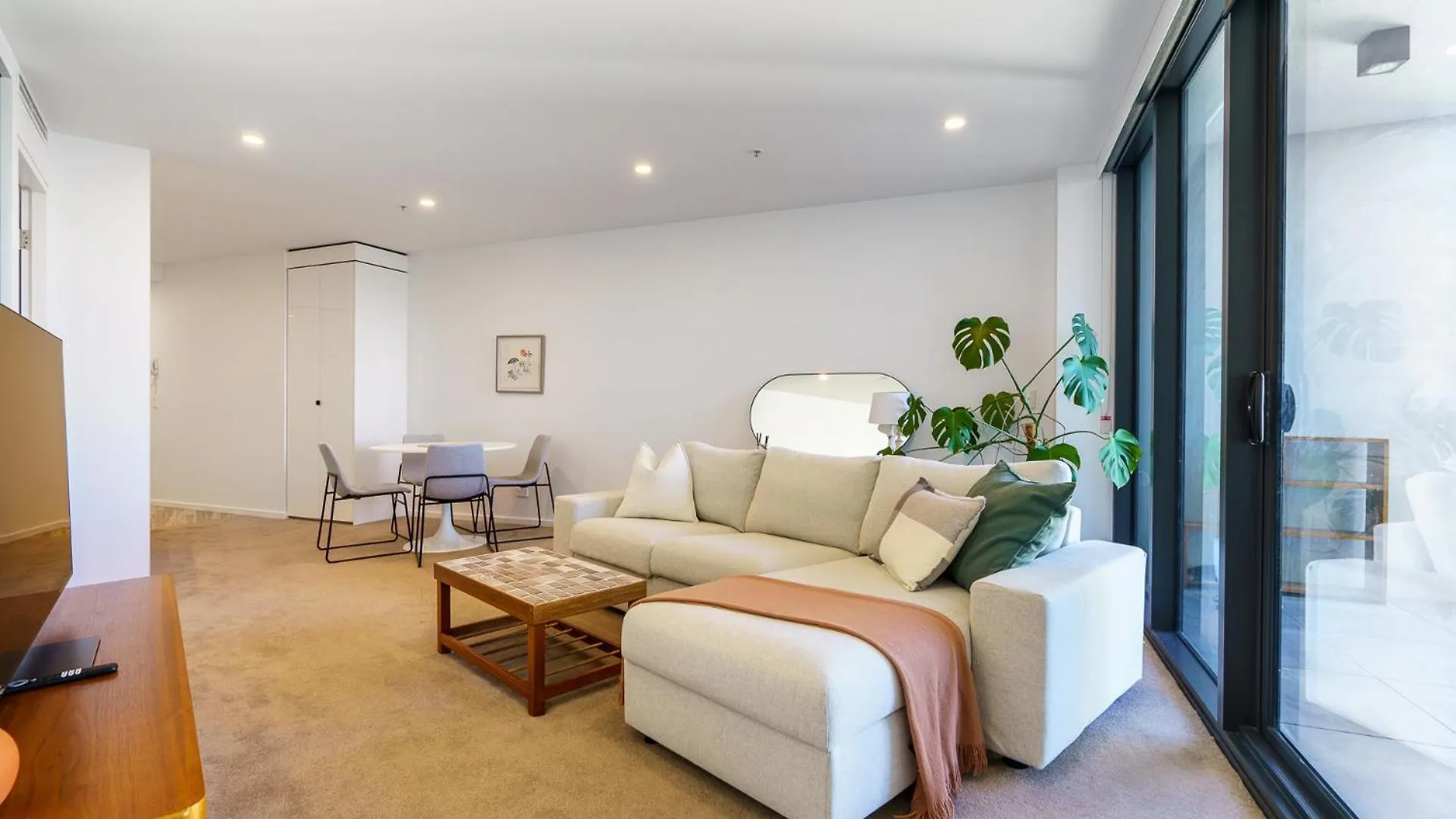 Serene 2Br Apt In The Radiant City Of Civic location