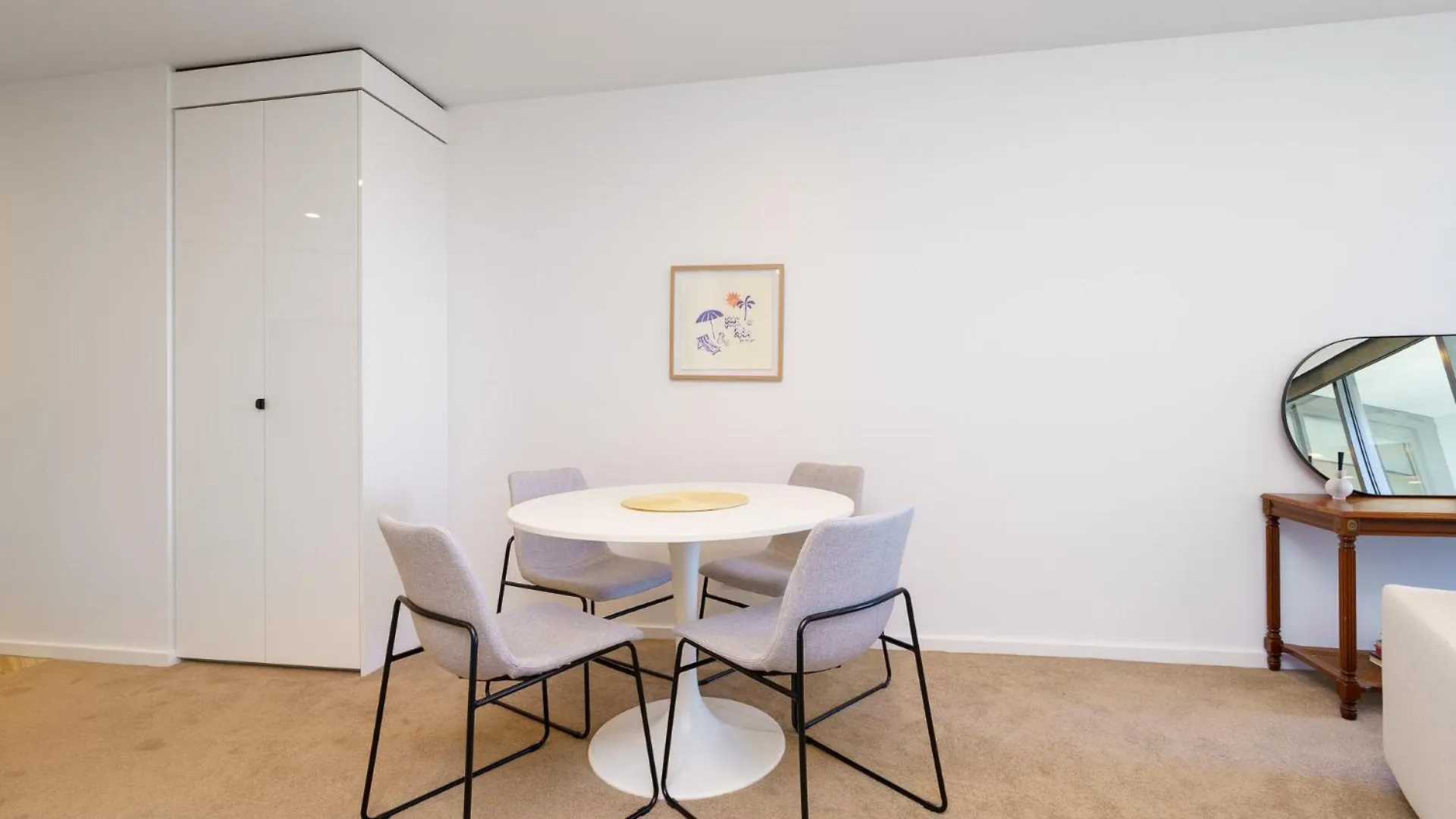 Serene 2Br Apt In The Radiant City Of Civic Canberra Apartment